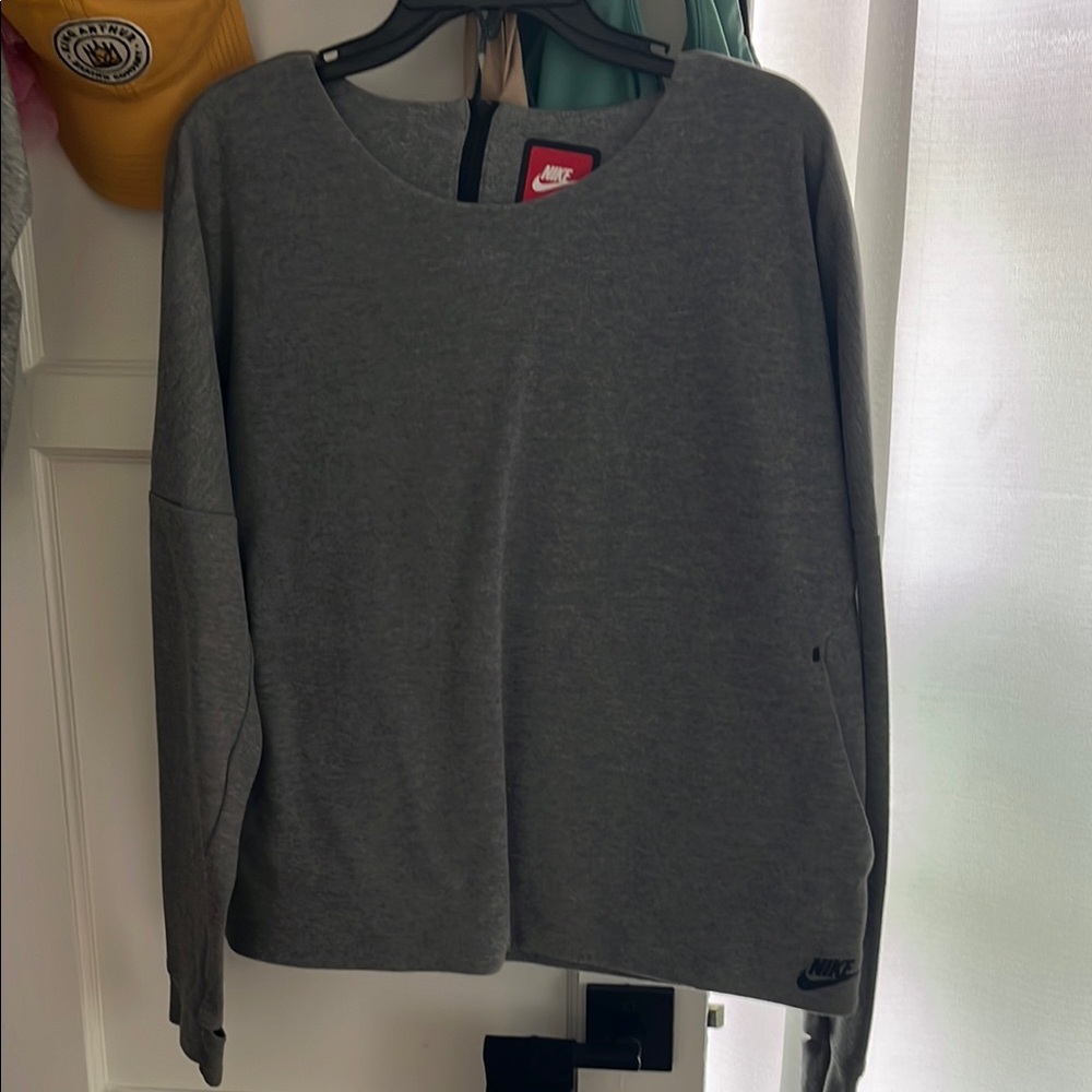Nike Gray Long Sleeve Sweatshirt